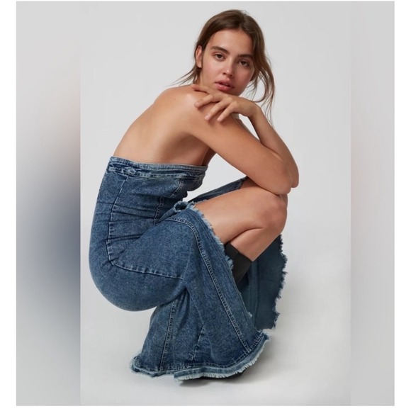 Urban Outfitters Acid Wash Blue Denim Strapless Asymmetrical UO Shiloh Dress M - Picture 2 of 16